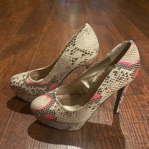 Qupid Beige/Fushia Snake Style  Suede Platform Stiletto High Heels Size 5.5 - Picture 5 of 15